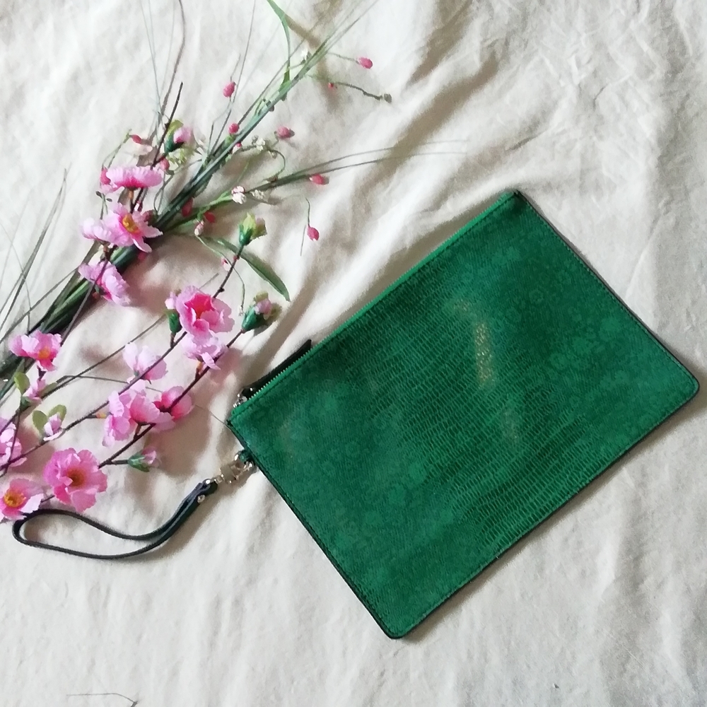 Banana Republic genuine leather Wristlet / Clutch